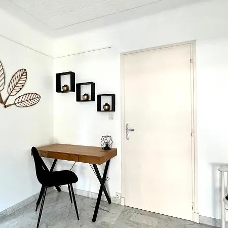 Elegant 3 Voyageurs Avec Terrasse & Parking Prive شقة